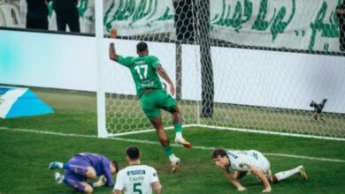 صورة الأهلي يسحق الاتفاق برباعية ويواصل مطاردة الهلال