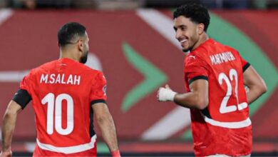 صورة ديلي ميل ترصد ليلة انكسار صلاح ومرموش وتفتح ملف “الخيانة”