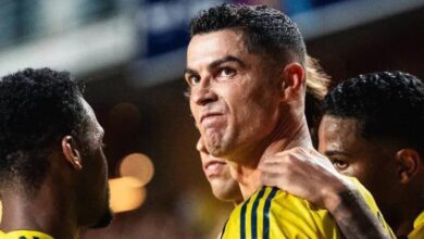 صورة كريستيانو رونالدو يوجه ضربة موجعة للهلال ويقرب “المايسترو” من النصر