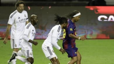 صورة أساطير ريال مدريد يتفوقون على أساطير برشلونة