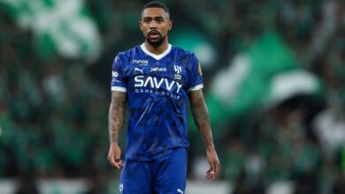 صورة إنزاجي يراقب جاهزية مالكوم قبل كلاسيكو الهلال والاتحاد