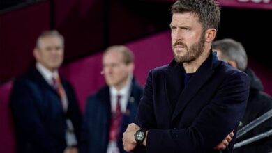 صورة مانشستر يونايتد يراقب لاعب تشيلسي السابق